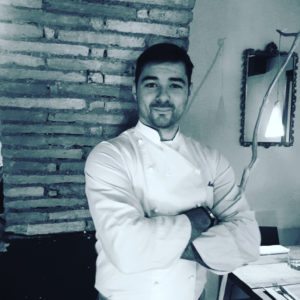 Il Bistrot Bio offre una cucina creativa e innovativa, ma con radici salde al territorio e alla tradizione. La qualità dei prodotti biologici certificati, il luogo immerso nel verde della riserva naturale Valle dei Casali, insieme alla professionalità e alla passione del giovane Chef Marco Moroni e dello staff fanno del Bistrot Bio un ambiente unico nel suo genere.
